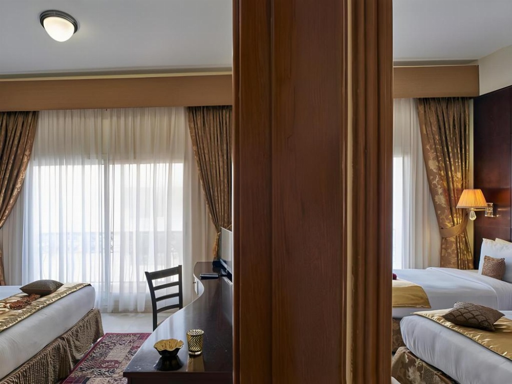 2 Bedroom Apartment at Arabian Dreams Hotel Apartments, photo 4